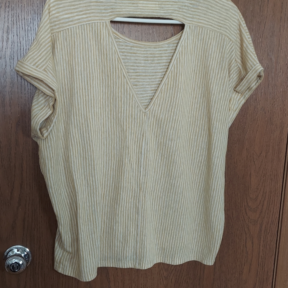 Short sleeve knit top